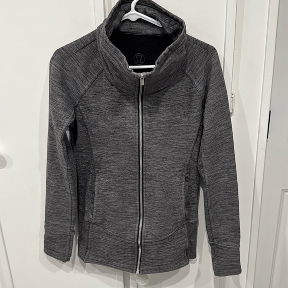 Lululemon Scuba full zip *Classic Cotton Fleece EUC  size 6 - Picture 1 of 6